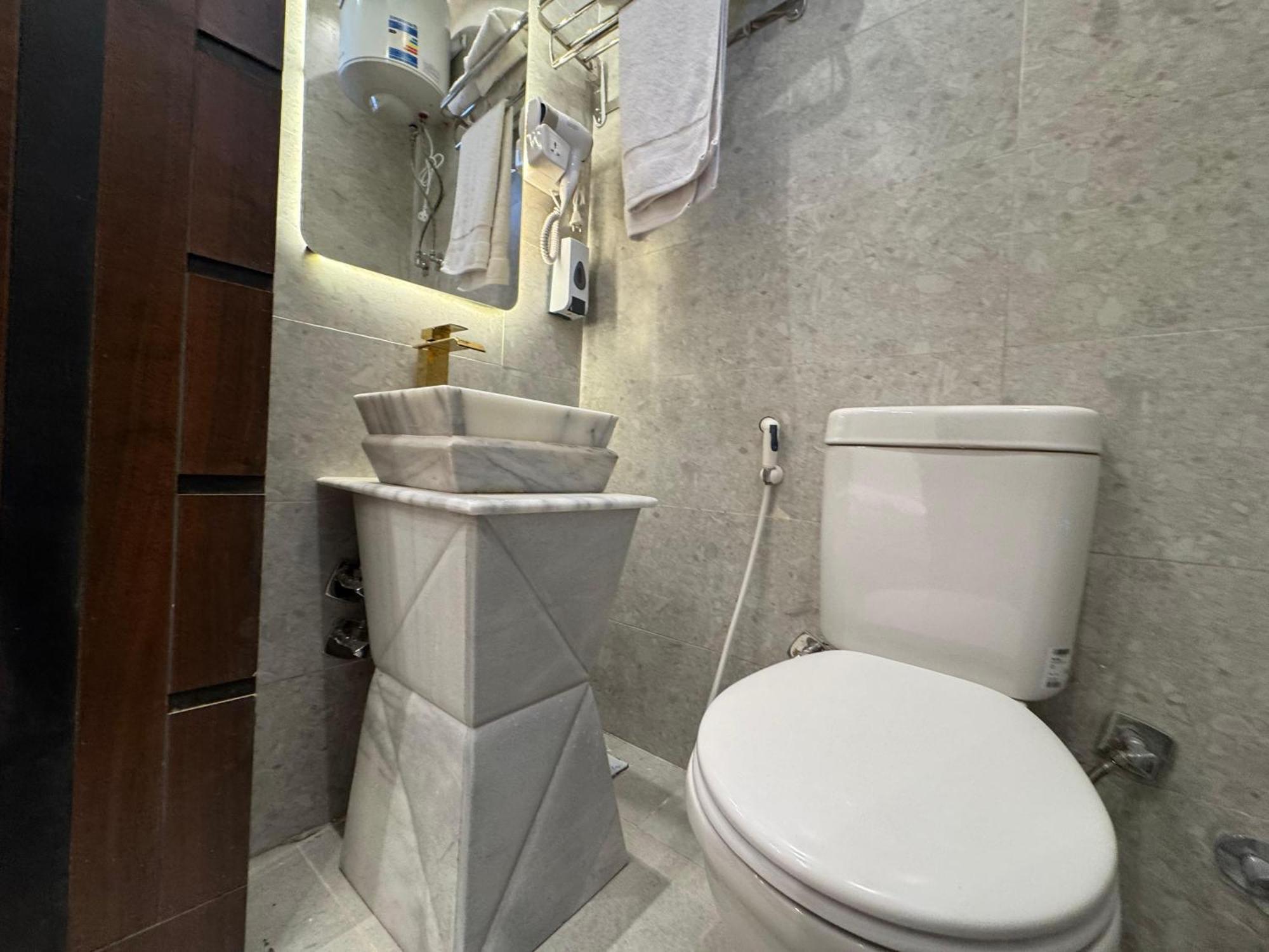 New White Pyramids Inn Ghatati 外观 照片