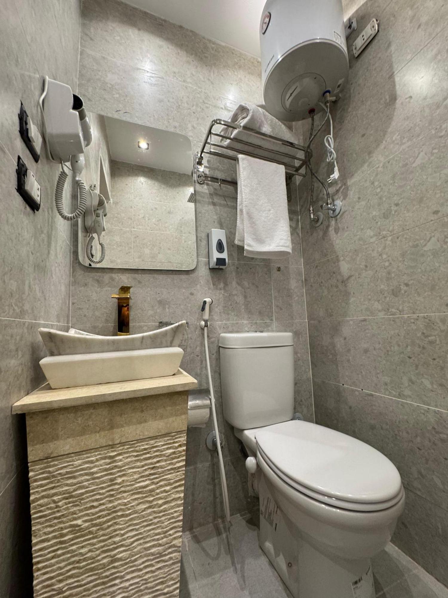 New White Pyramids Inn Ghatati 外观 照片