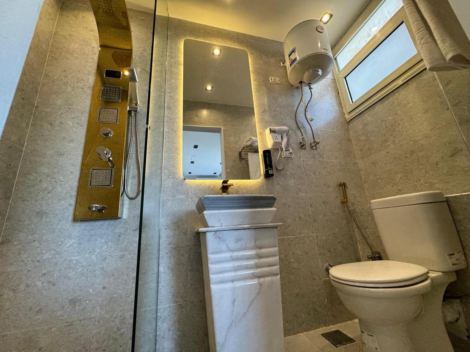 New White Pyramids Inn Ghatati 外观 照片