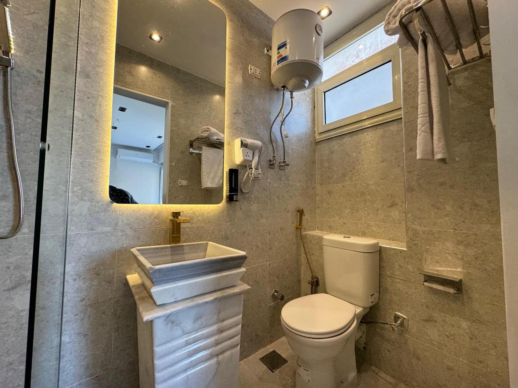 New White Pyramids Inn Ghatati 外观 照片