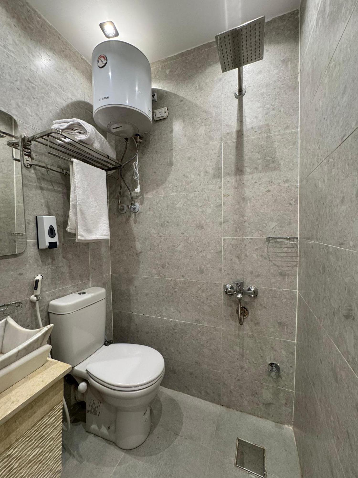 New White Pyramids Inn Ghatati 外观 照片