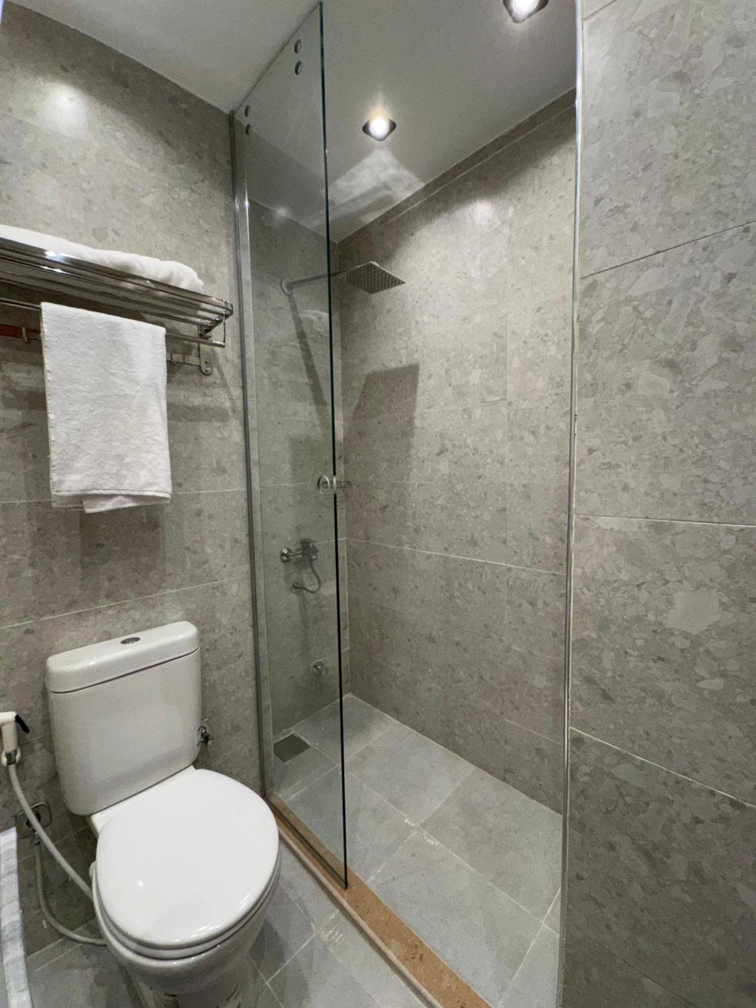 New White Pyramids Inn Ghatati 外观 照片