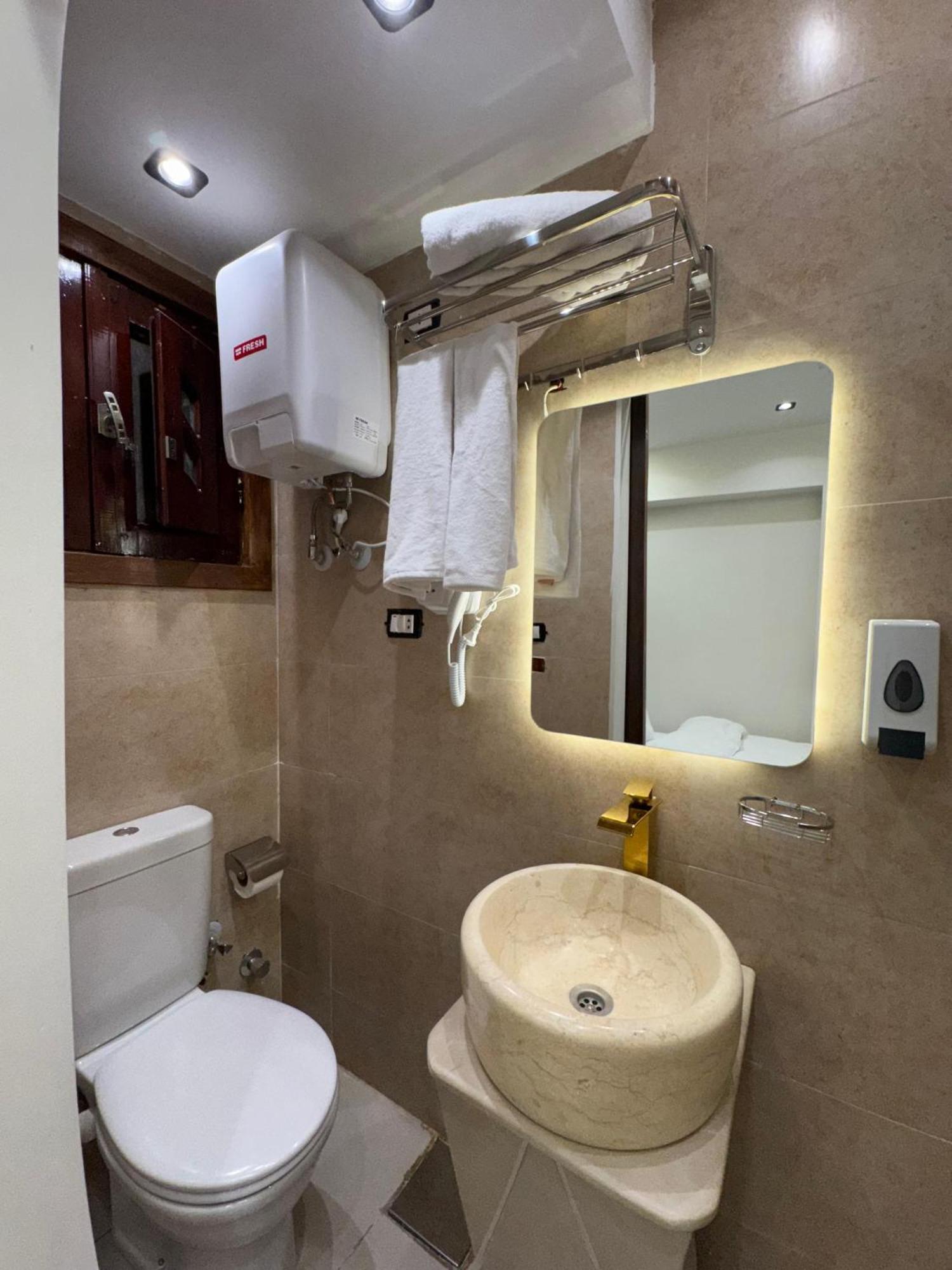 New White Pyramids Inn Ghatati 外观 照片