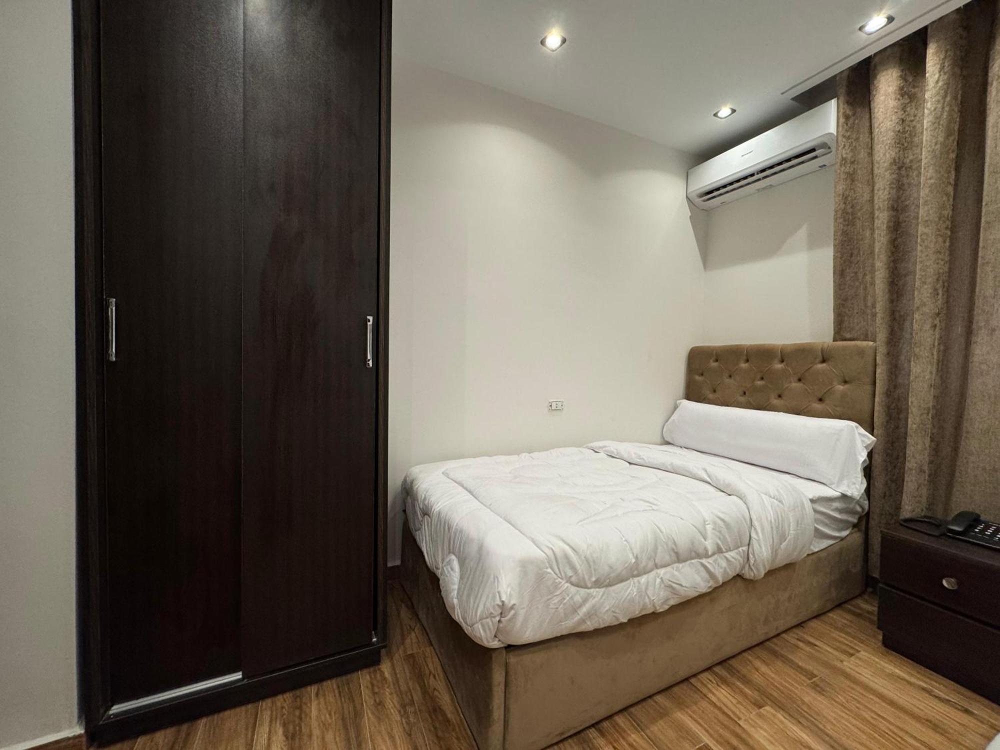 New White Pyramids Inn Ghatati 外观 照片