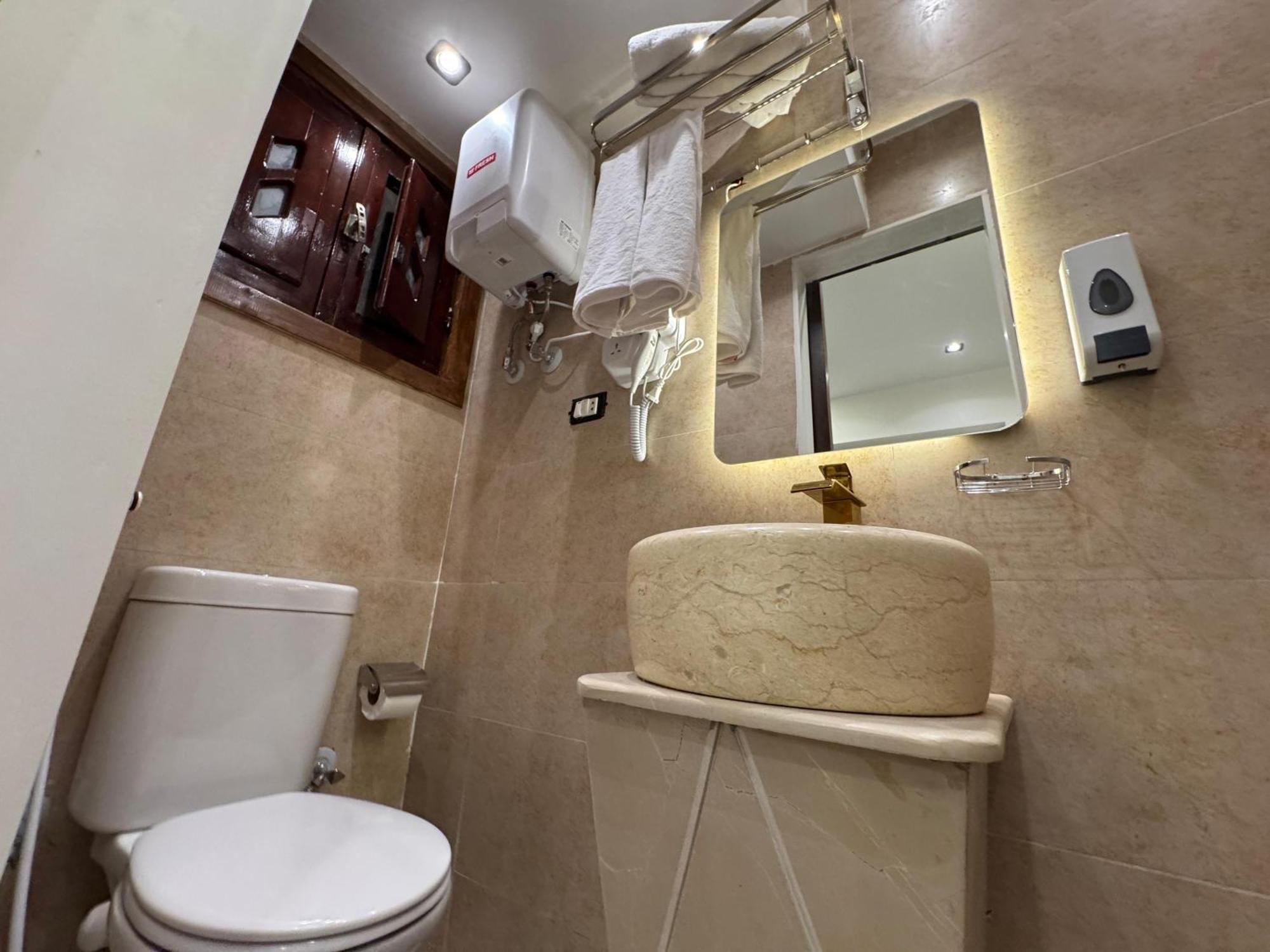 New White Pyramids Inn Ghatati 外观 照片
