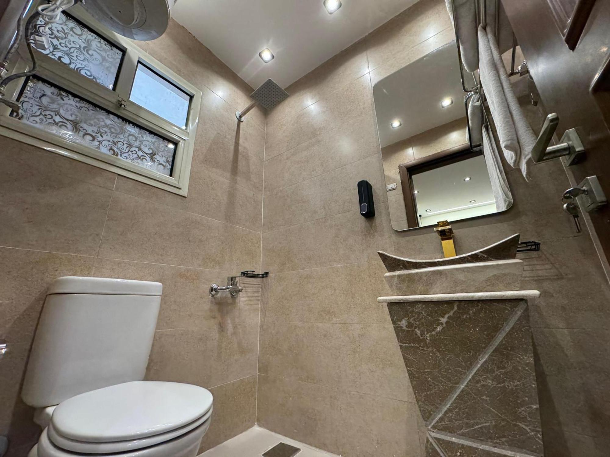 New White Pyramids Inn Ghatati 外观 照片